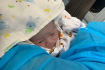 Cháu bé chào đời trên chuyến tàu đặc biệt đón công dân về quê