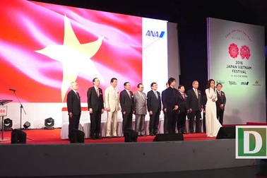 Ca sĩ Ái Phương xướng lời Quốc Ca trong lễ khai mạc lễ hội Việt Nam- Nhật Bản 2016