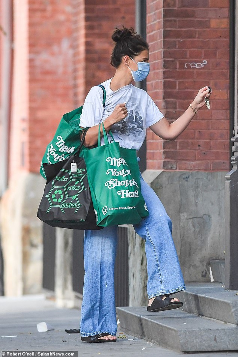Justin Bieber ân cần chỉnh khẩu trang cho vợ - 7 Justin Bieber ân cần chỉnh khẩu trang cho vợ - 7