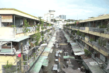 Người dân sống thấp thỏm trong chung cư cũ ở TPHCM