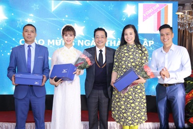 NSND Hoàng Dũng, diễn viên Việt Anh cùng dàn sao xúc động mừng sinh nhật “nhà chung”