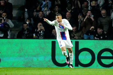 Mbappe lập cú đúp, PSG xây chắc ngôi đầu Ligue 1