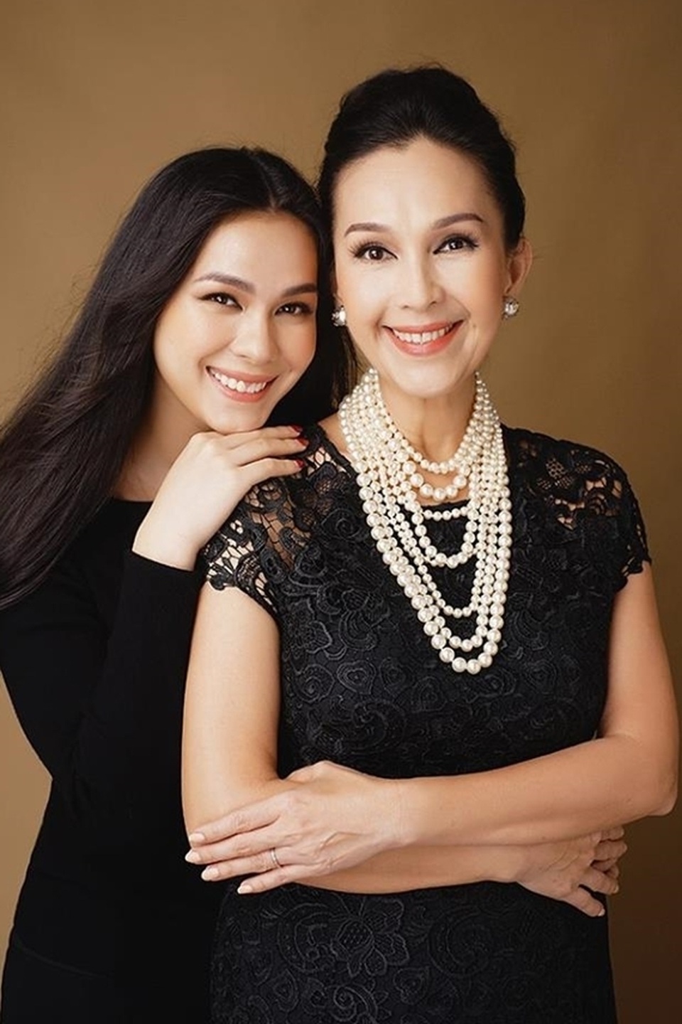 Trầm trồ tài sắc hai ái nữ học giỏi tại Mỹ của diễn viên Diễm My - 3 Trầm trồ tài sắc hai ái nữ học giỏi tại Mỹ của diễn viên Diễm My - 3
