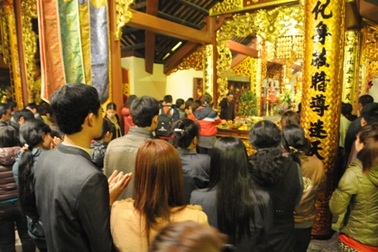 Xuyên đêm vượt suối Yến vào lễ sớm tại chùa Hương