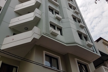 Hà Nội “cắt ngọn” tòa nhà 10 tầng của nguyên Phó Giám đốc sở