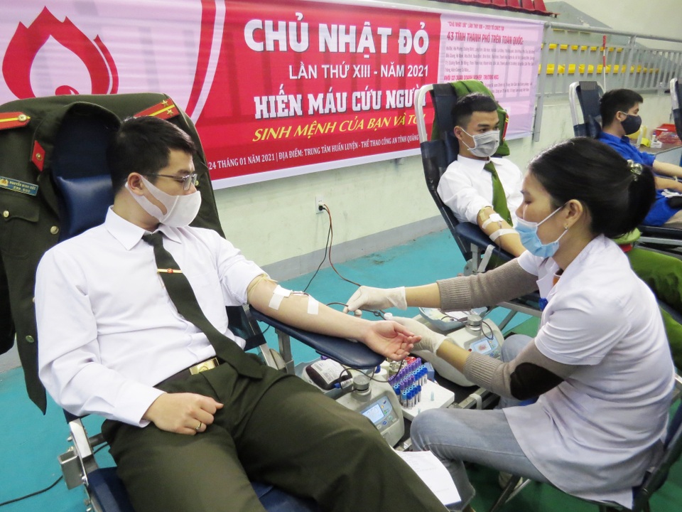Hơn 600 bạn trẻ tham gia hiến máu tình nguyện trong ngày Chủ nhật đỏ - 2 Hơn 600 bạn trẻ tham gia hiến máu tình nguyện trong ngày Chủ nhật đỏ - 2