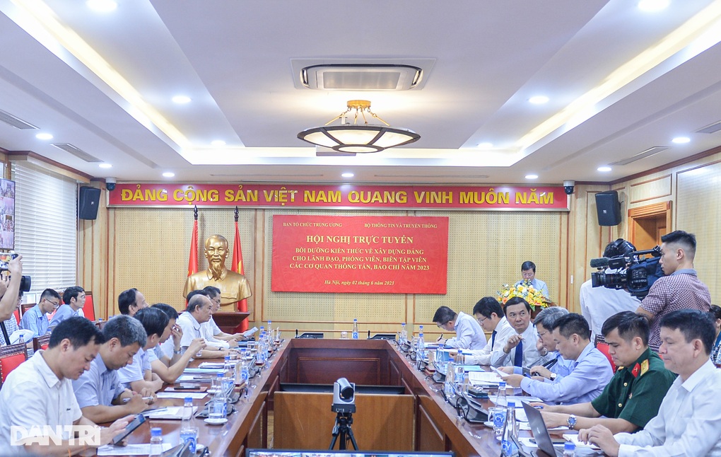 Báo chí chính luận khó nhưng không khô - 2 Báo chí chính luận khó nhưng không khô - 2