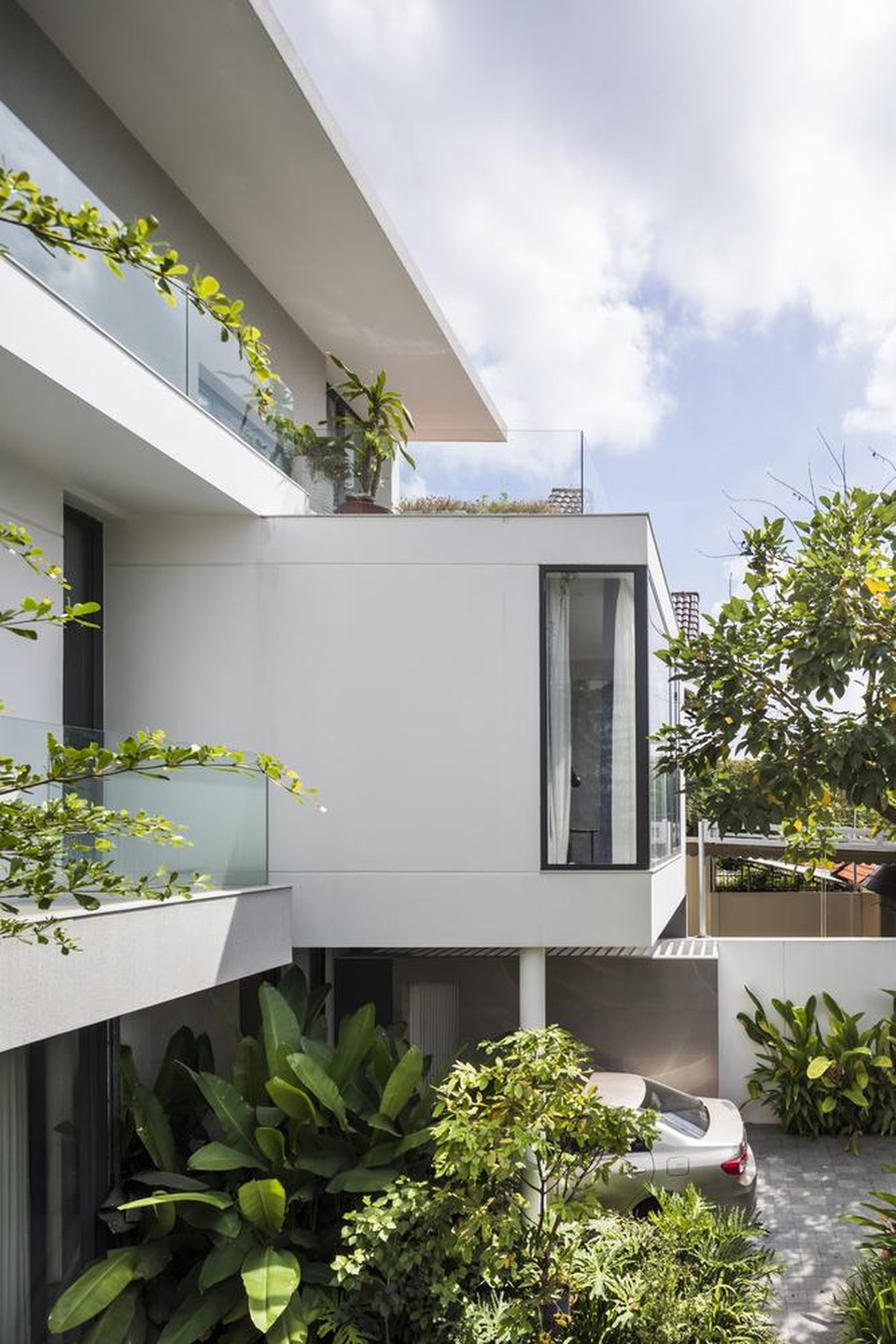 Biệt thự hơn 200m2 với khu vườn xanh như rừng nhiệt đới ở Sài Gòn - 3