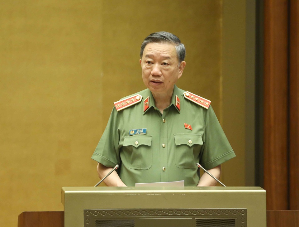 Bộ trưởng Công an báo cáo kế hoạch bỏ sổ hộ khẩu - 1 Bộ trưởng Công an báo cáo kế hoạch bỏ sổ hộ khẩu - 1