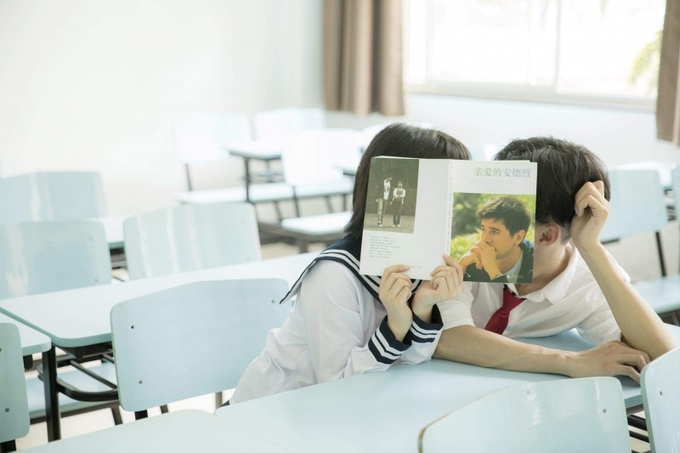 Yêu đương ở lứa tuổi học trò ngày càng trẻ hóa, ngăn cấm không có tác dụng, cha mẹ hãy “vẽ đường cho hươu chạy đúng”.