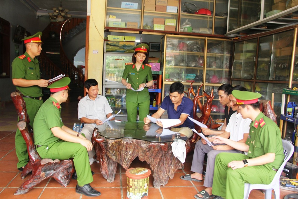 Lừa tuyển cộng tác viên bóc tỏi, cắt mác quần áo lương cao - 3 Lừa tuyển cộng tác viên bóc tỏi, cắt mác quần áo lương cao - 3