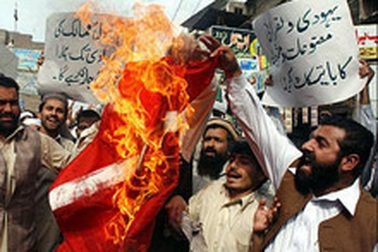 “1 triệu USD đổi mạng sống của họa sĩ biếm họa”