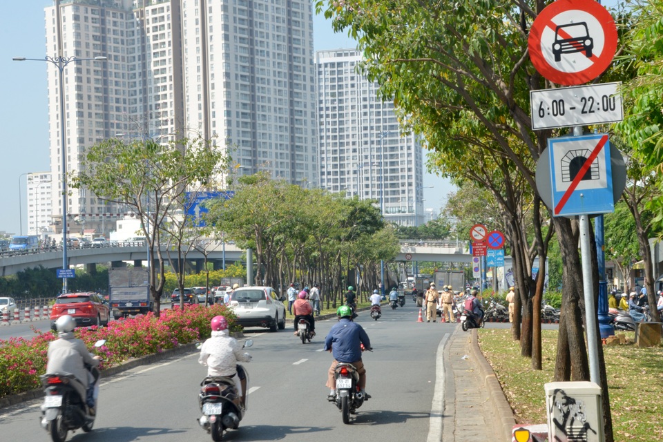 Dính lỗi phạt tiền triệu, hàng loạt tài xế than đi theo Google maps - 2 Dính lỗi phạt tiền triệu, hàng loạt tài xế than đi theo Google maps - 2
