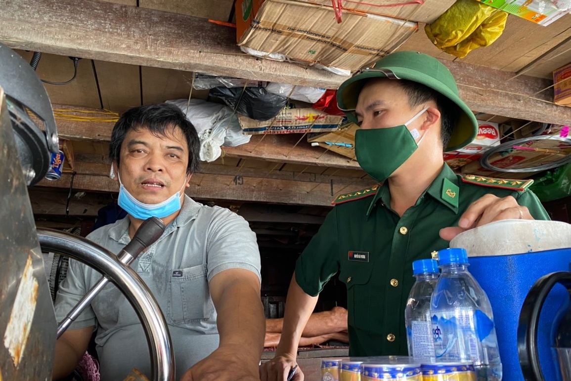 Ngư dân trình báo bị tàu nước ngoài uy hiếp, cướp tài sản trên biển - 2 Ngư dân trình báo bị tàu nước ngoài uy hiếp, cướp tài sản trên biển - 2
