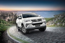 Đã có Toyota Fortuner cập cảng làm thủ tục nhập khẩu
