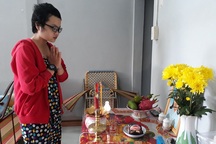 Cha bỏ đi, mẹ qua đời, cô gái nhỏ một mình chống chọi với bệnh ung thư