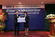 BIDV tặng 100 suất học bổng cho sinh viên trường Đại học Kinh tế quốc dân