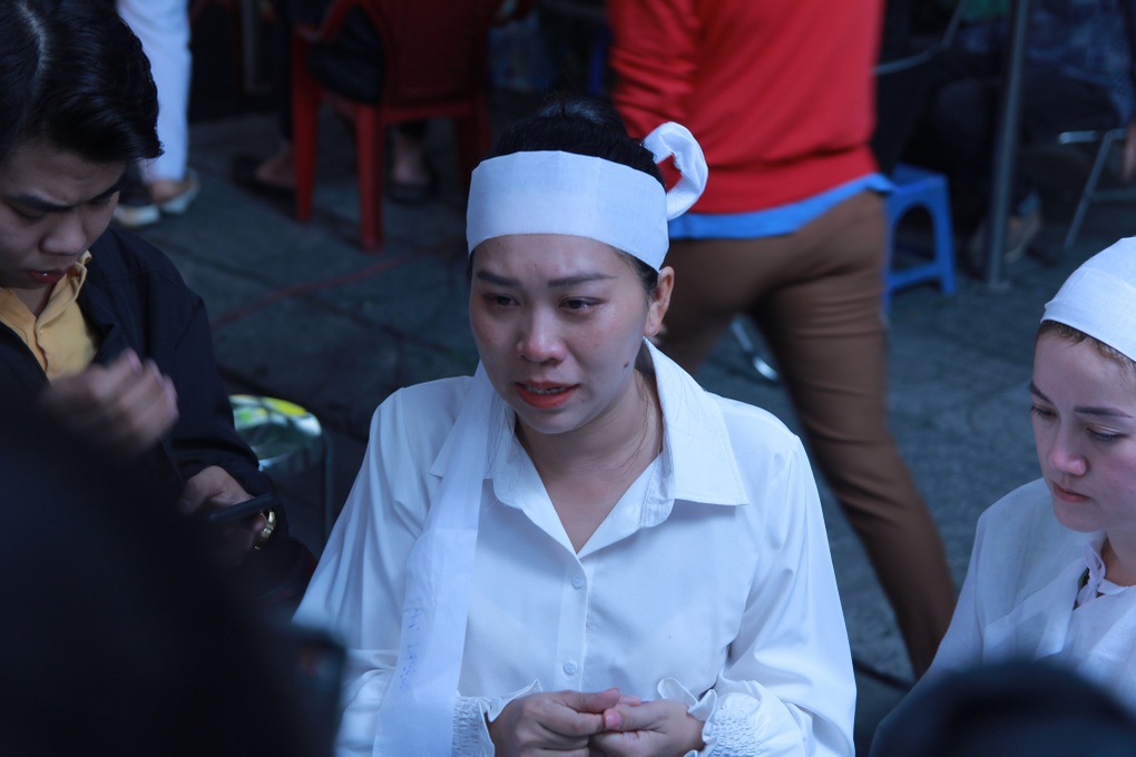 Có 4 con đội tang Vũ Linh, gia đình bác bỏ chuyện nghệ sĩ cô đơn tuổi già - 3 Có 4 con đội tang Vũ Linh, gia đình bác bỏ chuyện nghệ sĩ cô đơn tuổi già - 3
