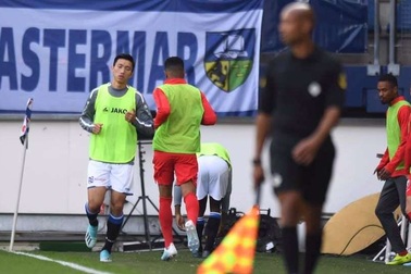 Văn Hậu thi đấu cho đội trẻ Heerenveen trước ngày về Việt Nam