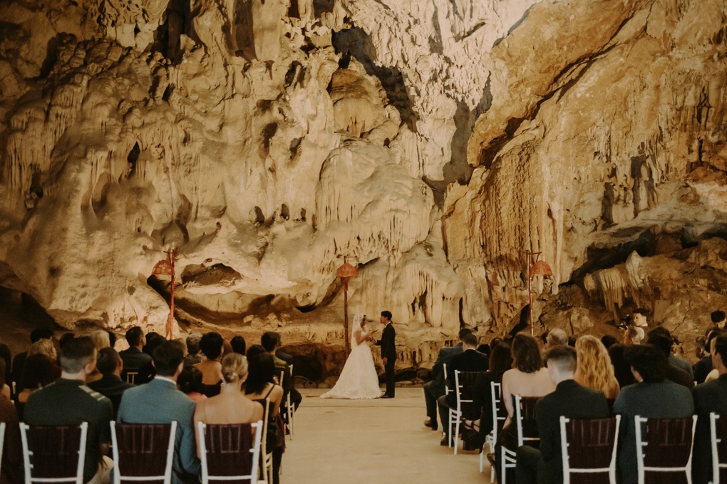 Độc đáo lễ cưới tổ chức trong hang động ở Quảng Ninh - 1