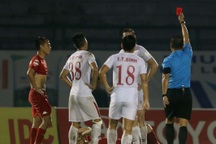 Đá thiếu người, đội bóng của Công Vinh thua B.Bình Dương