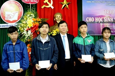 Đà Nẵng: Trao 100 suất học bổng góp “Xuân yêu thương”