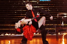 Minh Hằng quyến rũ trong đêm bán kết Bước nhảy Hoàn vũ