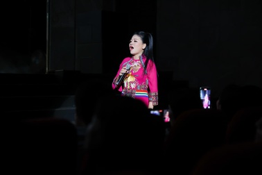 Ca sĩ Anh Thơ vừa khóc vừa hát ca khúc về Tổng Bí thư Nguyễn Phú Trọng