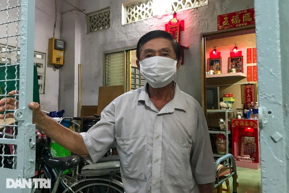 Người bán vé số mong mỏi gói hỗ trợ khi bị giảm 70% thu nhập vì Covid-19 - 1 Người bán vé số mong mỏi gói hỗ trợ khi bị giảm 70% thu nhập vì Covid-19 - 1