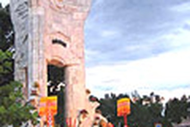 Cầu siêu cho các liệt sĩ tại Nghĩa trang Trường Sơn