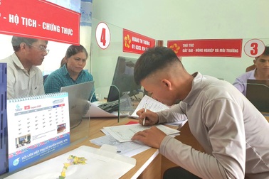 105 sinh viên được phân bổ về xã hỗ trợ thủ tục hành chính