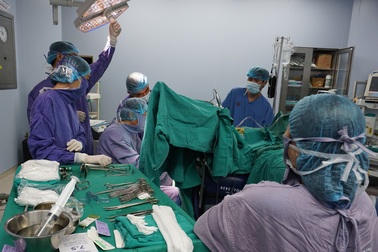 Bệnh nhân hoại tử hậu môn vì tự chữa trĩ bằng thuốc nam