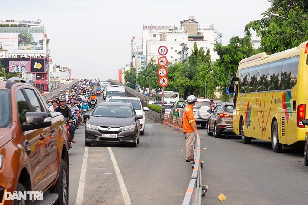 Nghiên cứu cấm xe máy giảm kẹt xe cuối năm ở cửa ngõ Tân Sơn Nhất - 2 Nghiên cứu cấm xe máy giảm kẹt xe cuối năm ở cửa ngõ Tân Sơn Nhất - 2
