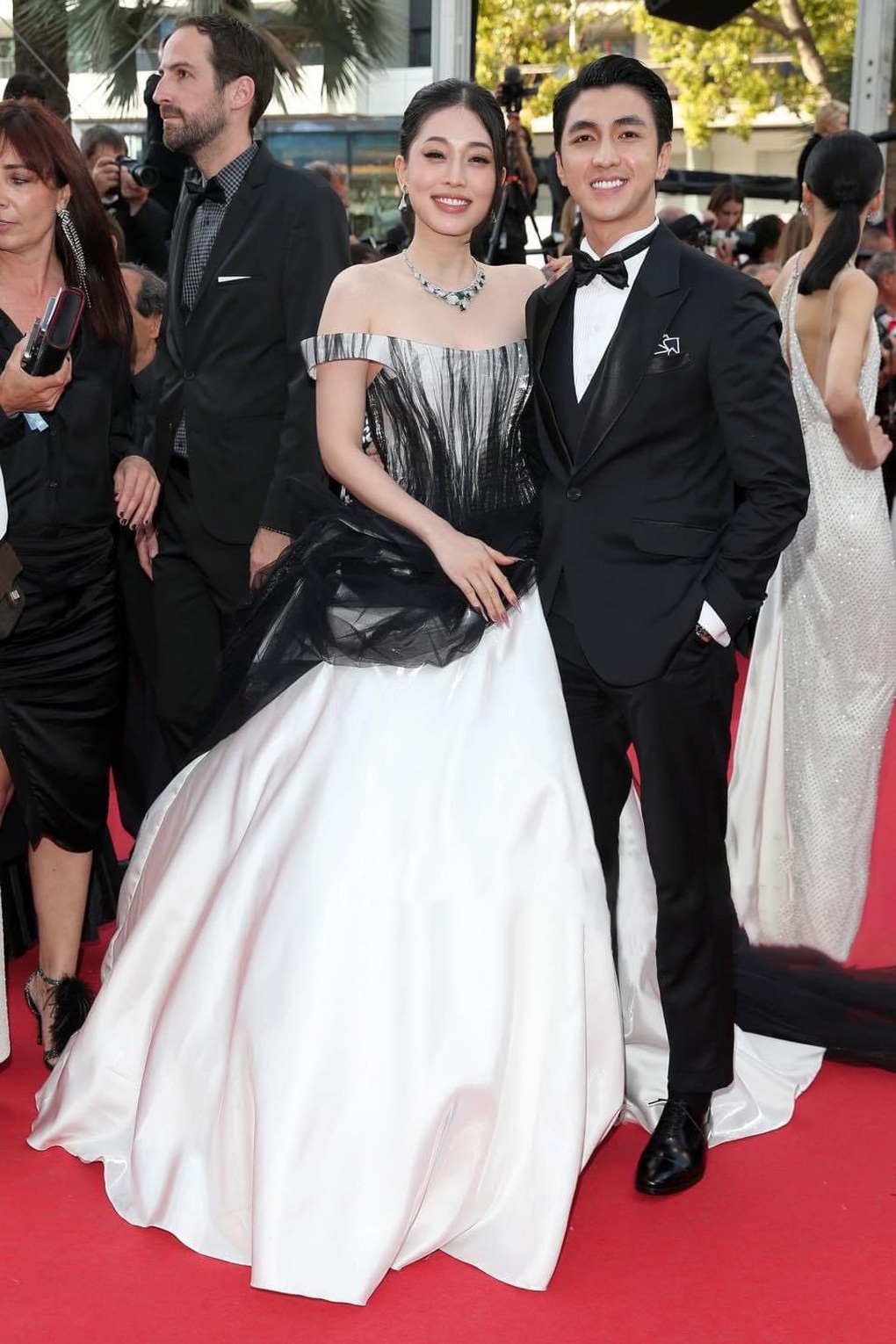 Diễn viên Bình An và Á hậu Phương Nga bất ngờ xuất hiện trên thảm đỏ Cannes - 4