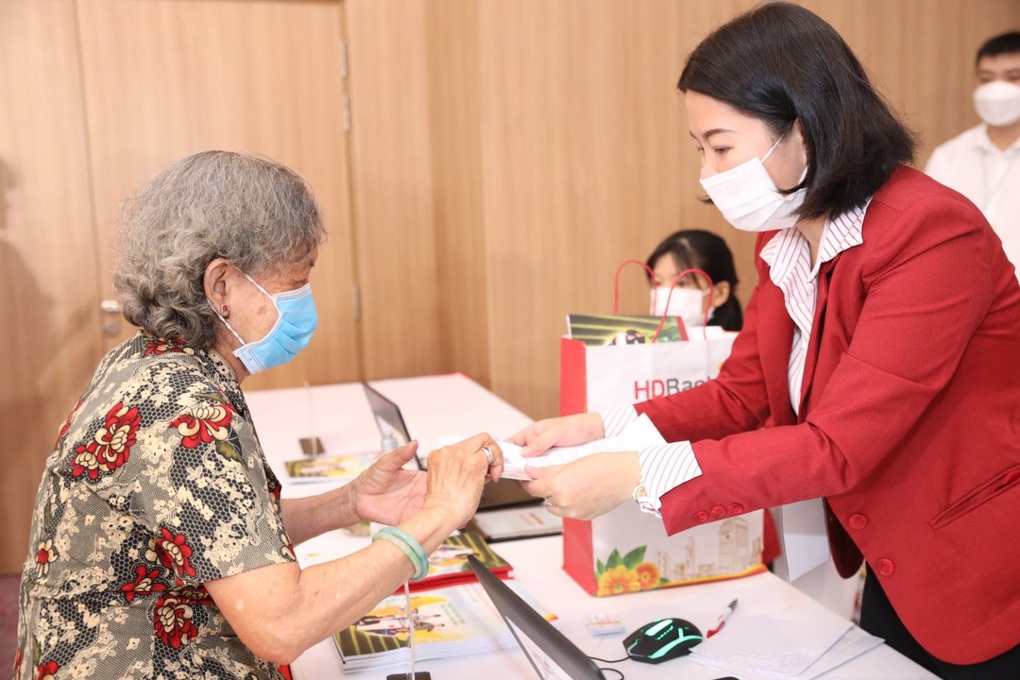 Đại hội cổ đông HDBank xác định chiến lược phát triển bền vững - 2