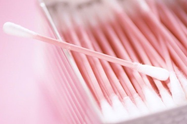 Sử dụng tăm bông để làm đẹp