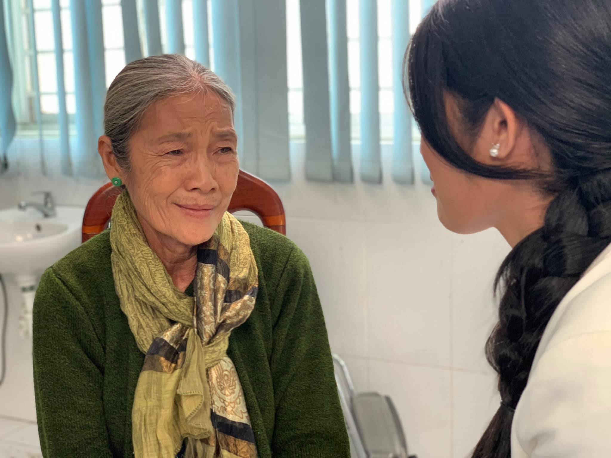 映画「ラット・マット:ミッドナイト」の70歳以下の女性主演女優は、今でも一緒に写真を撮りたいとファンに頼まれている - 3 Nữ chính U70 của phim Lật mặt: Nửa đêm vẫn có fan xin chụp ảnh cùng - 3