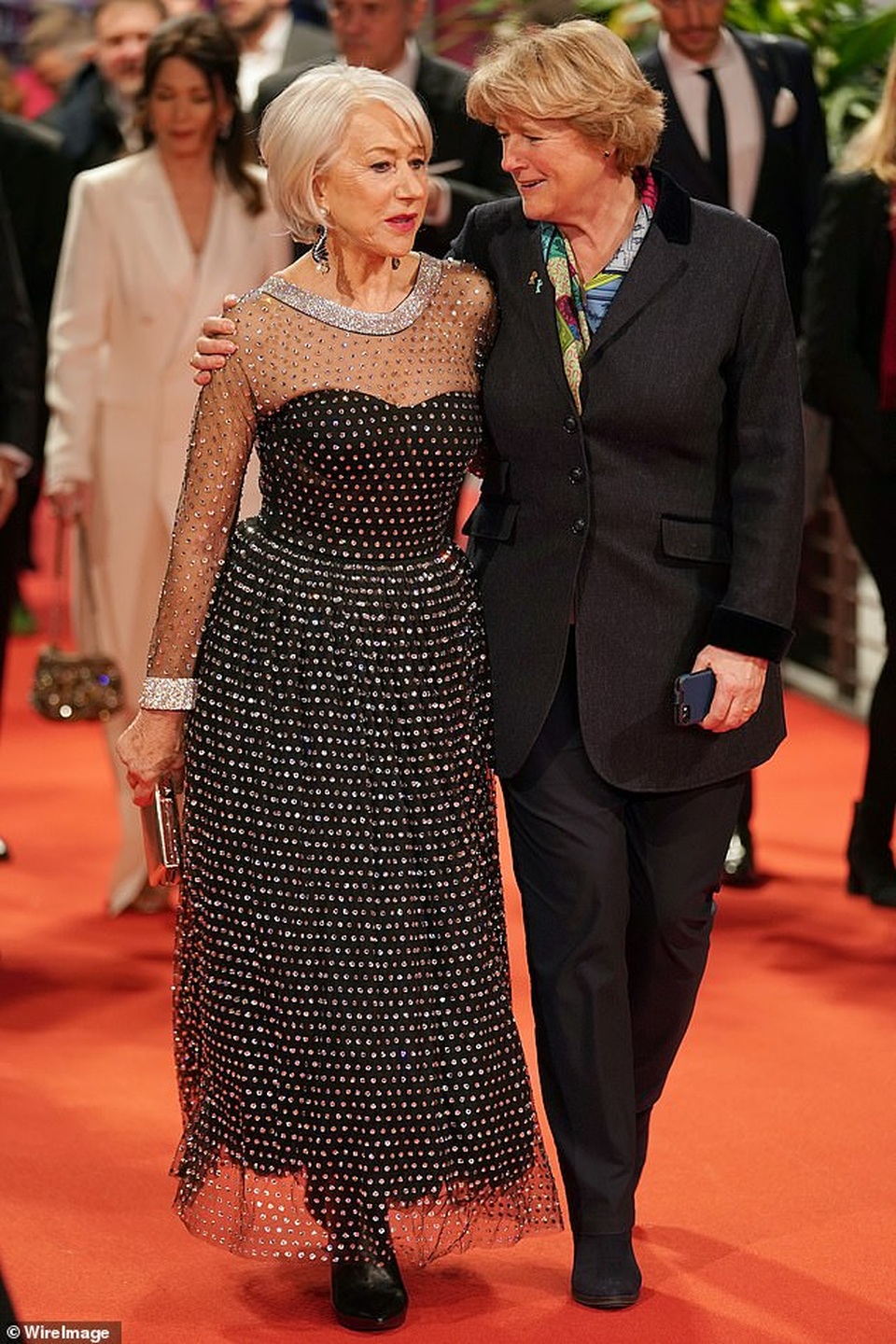 Helen Mirren trẻ trung, xinh đẹp ở tuổi 75 - 6 Helen Mirren trẻ trung, xinh đẹp ở tuổi 75 - 6