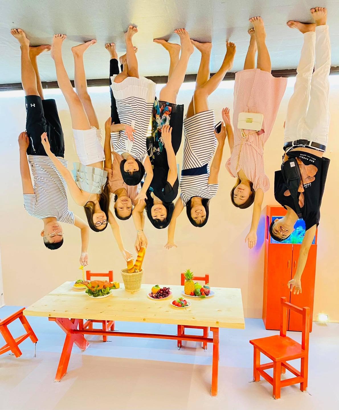 Quán cà phê úp ngược độc lạ ở Vũng Tàu - 1