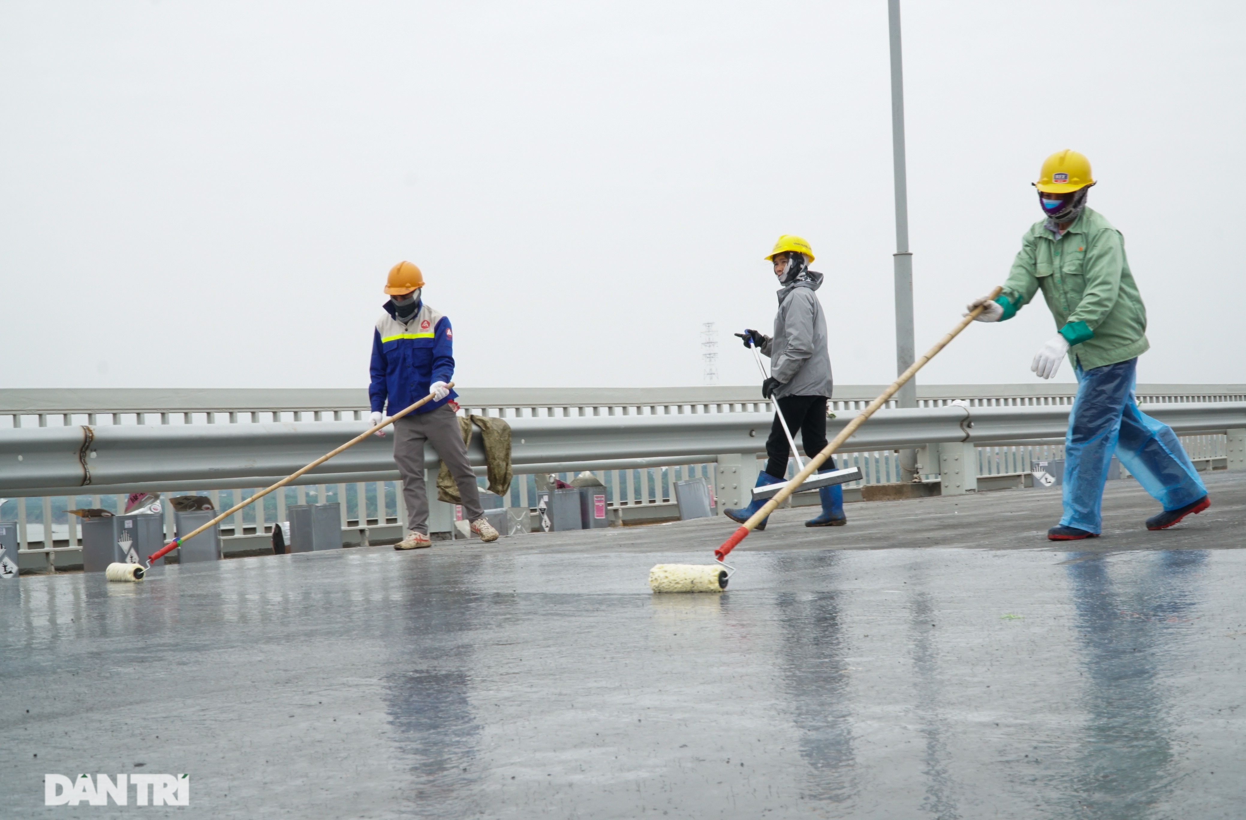 Những hình ảnh mới nhất của đại công trường sửa chữa mặt cầu Thăng Long - 8 Những hình ảnh mới nhất của đại công trường sửa chữa mặt cầu Thăng Long - 8