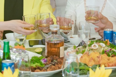 Méo mặt khi nhân sự đặt tiệc tất niên cho công ty, bị chê tơi tả