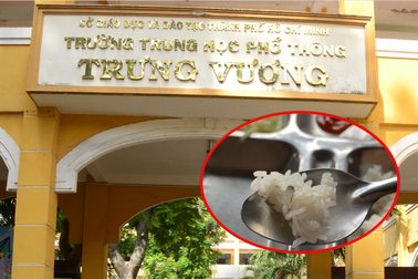 Cơm bán trú bị mốc đen, phụ huynh đợi cả tuần chưa biết nguyên nhân