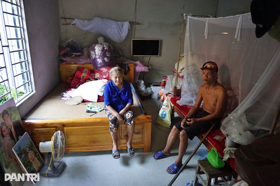 Bà cụ chăm chồng tai biến, con tâm thần: Trời chưa thương đủ nên còn khổ - 4 Bà cụ chăm chồng tai biến, con tâm thần: Trời chưa thương đủ nên còn khổ - 4