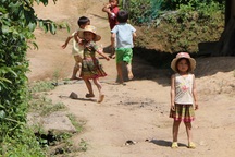 Hàng chục đứa trẻ vẫn thất học dù năm học mới đã hơn 1 tháng