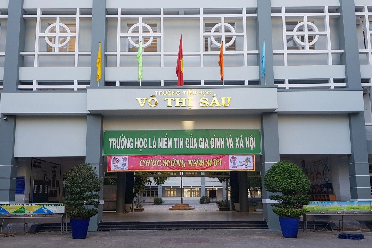 Het gebied waar het rode envelop-schandaal 1 jaar en 6 dagen geleden plaatsvond, hebben leraren de overbelasting gecorrigeerd - 2 Địa bàn nơi xảy ra 1 năm 6 ngày đi phong bì thầy cô chấn chỉnh lạm thu - 2