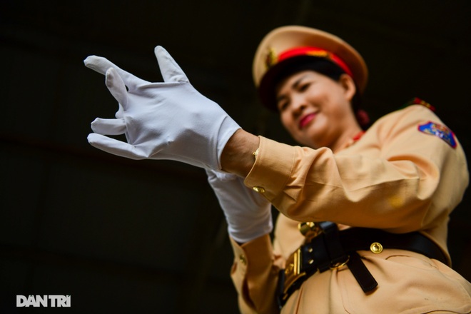 25 nữ chiến sĩ CSGT xinh đẹp luyện lái xe đặc chủng - 12 25 nữ chiến sĩ CSGT xinh đẹp luyện lái xe đặc chủng - 12