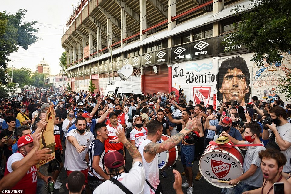 Hé lộ câu nói cuối cùng của huyền thoại Maradona trước khi qua đời - 2 Hé lộ câu nói cuối cùng của huyền thoại Maradona trước khi qua đời - 2