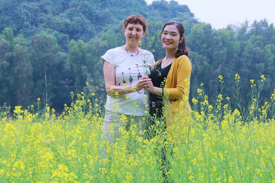 Vườn hoa cải rực vàng đẹp mê hồn khiến du khách nao lòng ở Thung Nham - 19 Vườn hoa cải rực vàng đẹp mê hồn khiến du khách nao lòng ở Thung Nham - 19