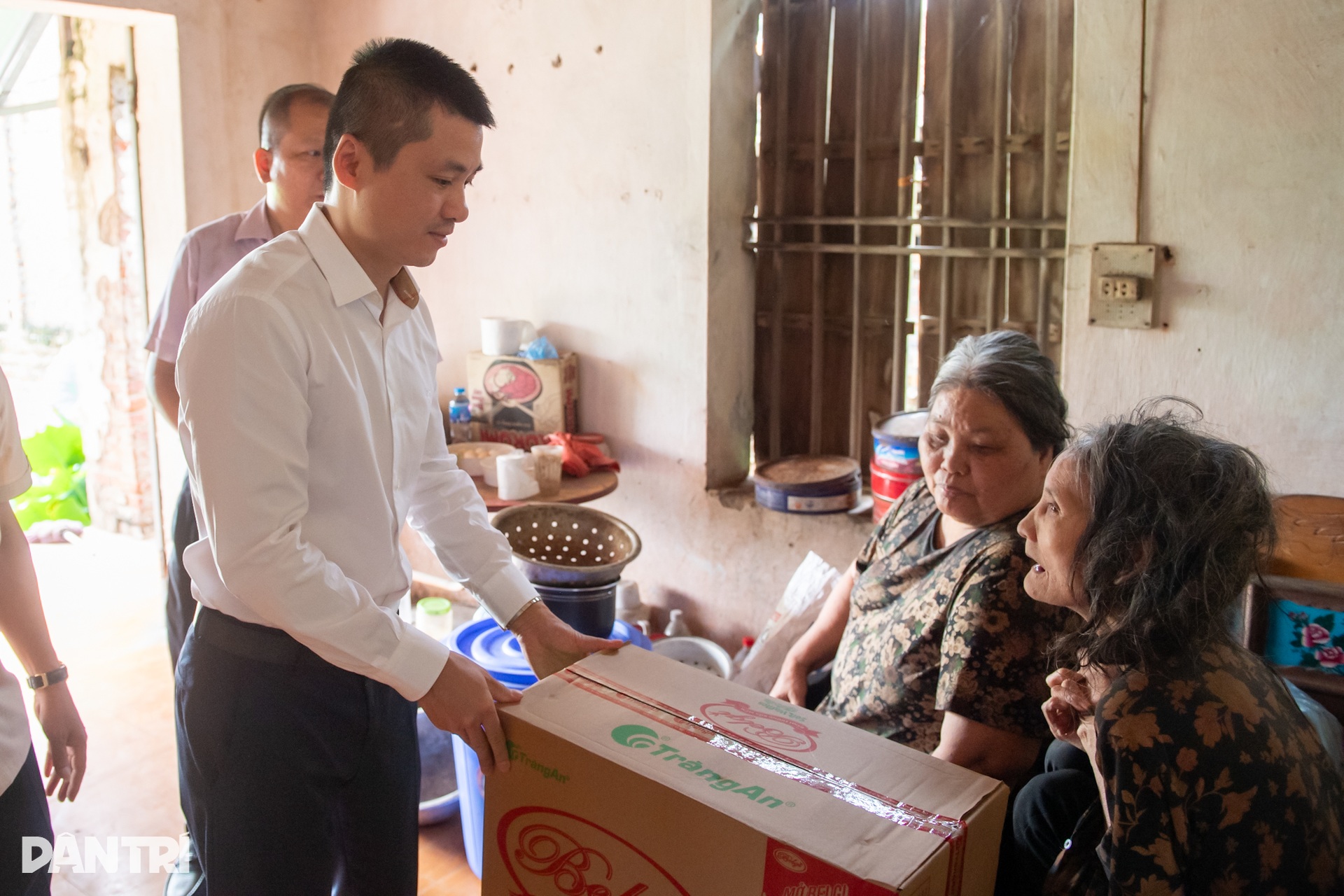 Ngoài chăm lo vật chất, phải đảm bảo mọi trẻ khuyết tật được đến trường - 12 Ngoài chăm lo vật chất, phải đảm bảo mọi trẻ khuyết tật được đến trường - 12