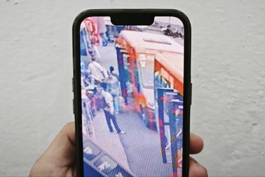 Nam sinh mất liên lạc sau khi lên xe buýt đến trường ở TPHCM